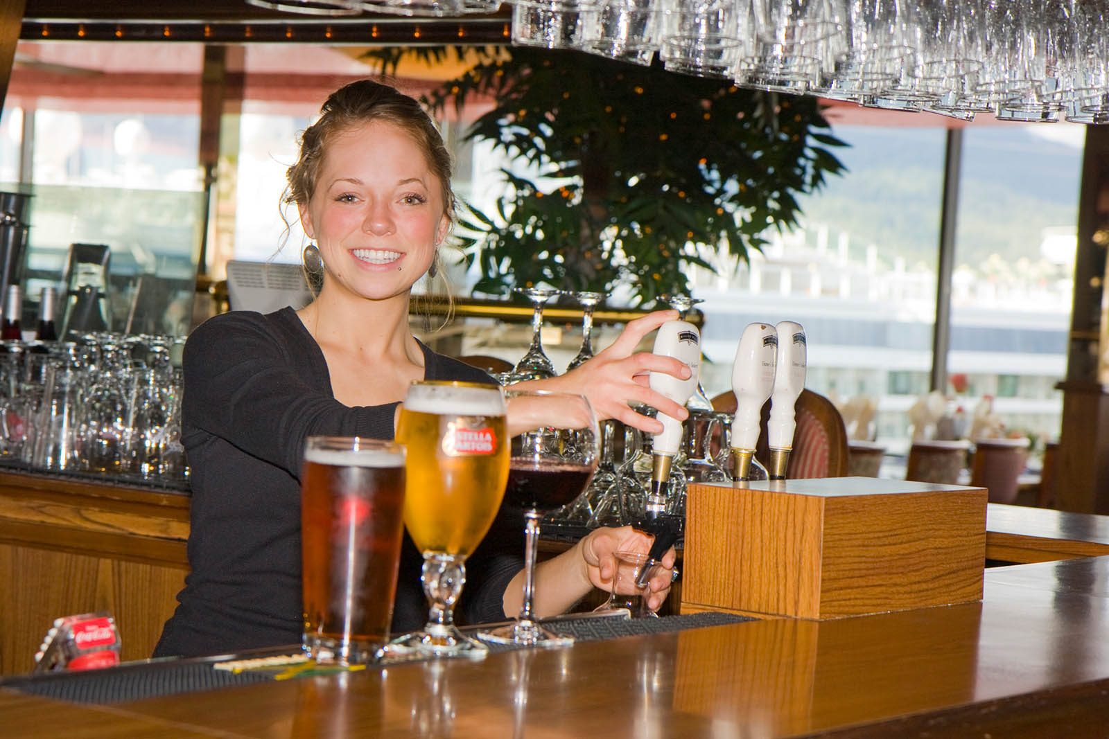 Bartender pouring beers at the Crest Hotel restaurant 