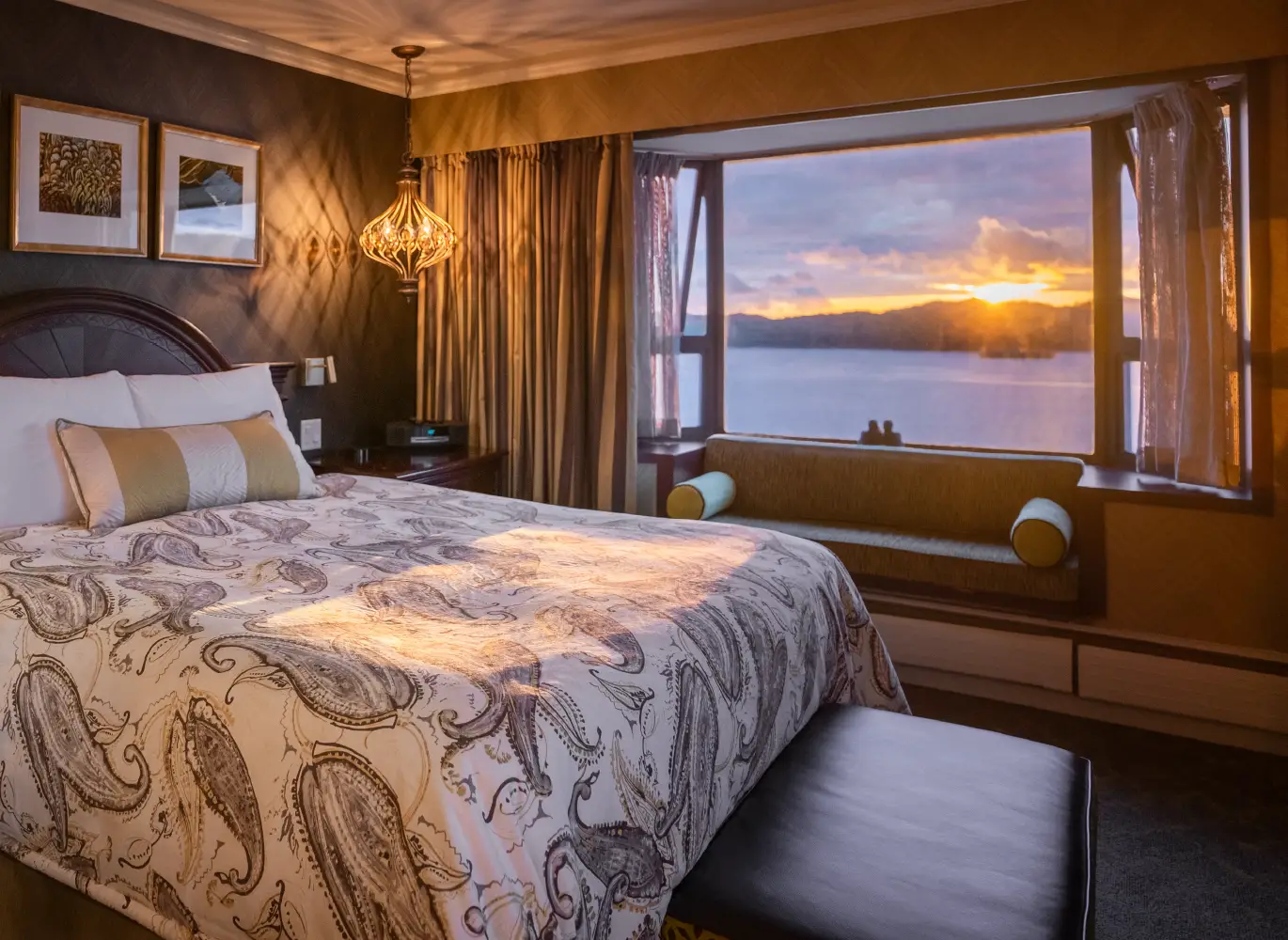 Hotel room with a stunning view of the ocean