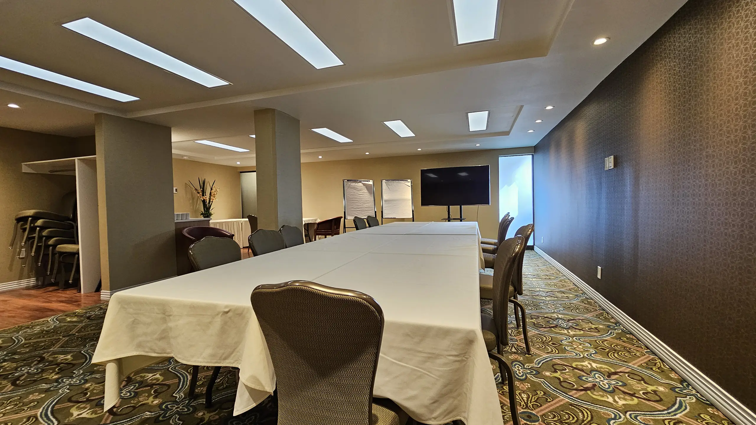 Skeen room with a long table and chairs
