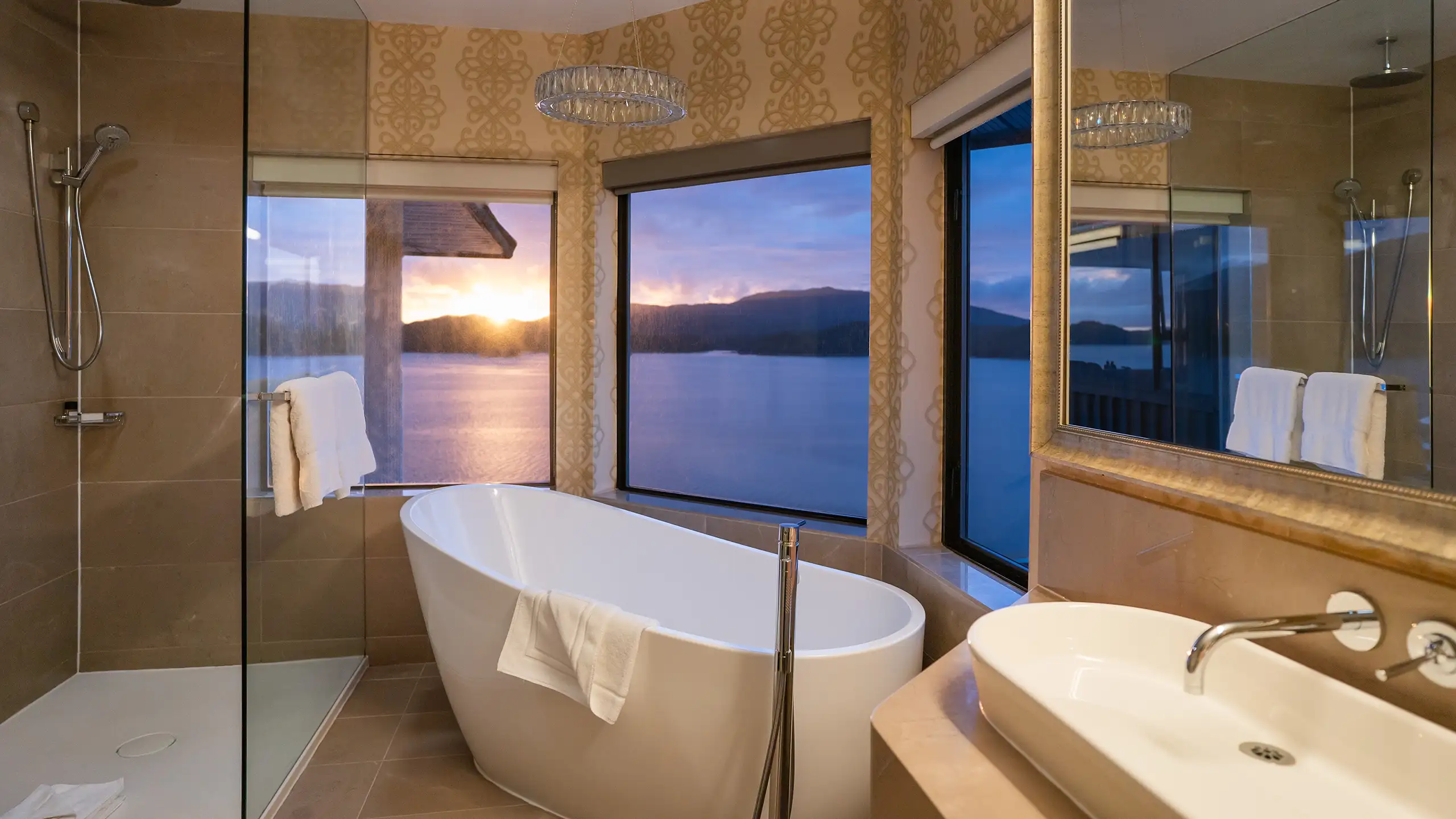 Suite with a view of the ocean